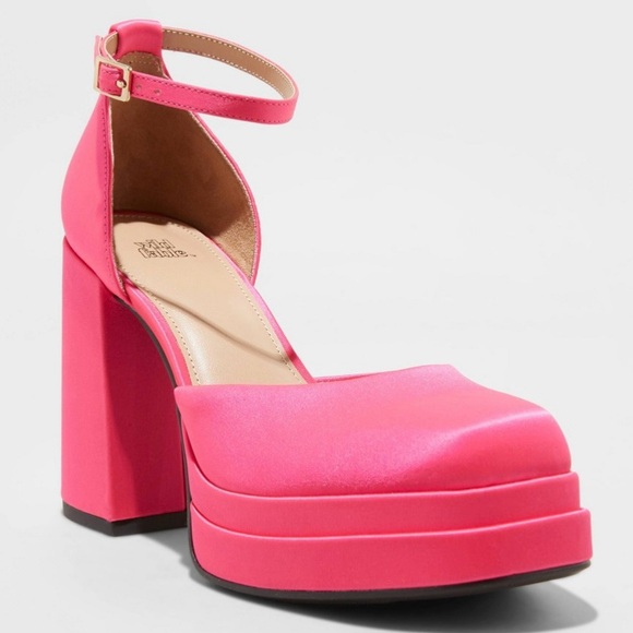 💖SALE! BARBIE PINK PLATFORM PUMPS - Picture 2 of 7